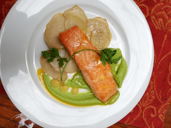 salmon-papas-confitadas-pure-de-brocoli-restaurante